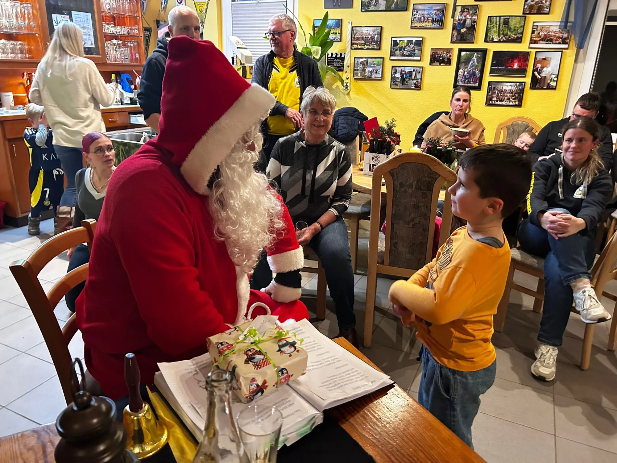 Der Kapitän beim Weihnachtsmann