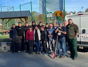 Fleißig & erfolgreich: Wie die B-Jugund den Sportplatz aufhübscht und siegt